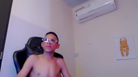 Snapshot of sombra_18 chatting on August 2026 11:41:01 PM ESTEBAN online show from August 2026 11:41:01 PM