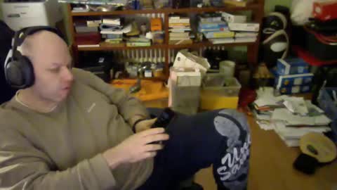 Snapshot of songoku81 chatting on January 2025 04:09:01 PM Tom online show from January 2025 04:09:01 PM