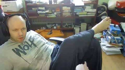 Snapshot of songoku81 chatting on February 2025 08:28:02 AM Tom online show from February 2025 08:28:02 AM