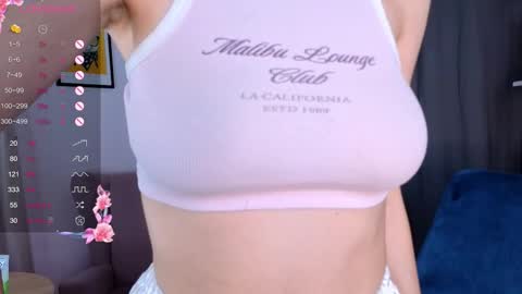 Sofia online show from October 2025 06:25:02 PM