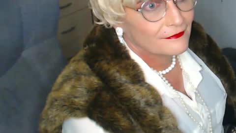sonjairene online show from December 2024 02:35:02 AM