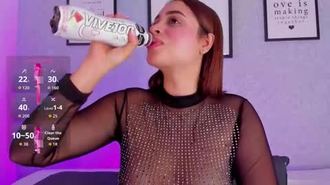 Sophia online show from November 2025 07:29:01 PM