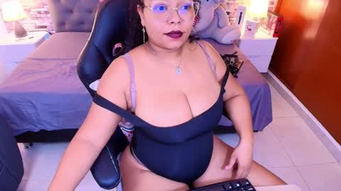 Sofia online show from November 2025 08:21:02 PM