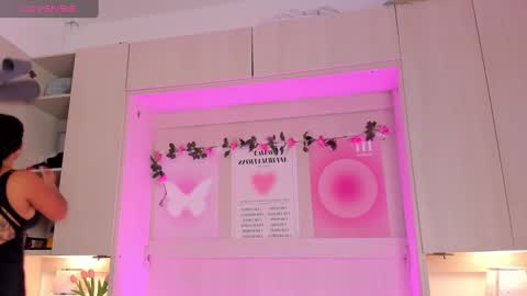  S O P H I A  online show from February 2025 11:43:02 AM