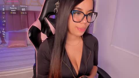 Snapshot of sophiaahill chatting on September 2025 08:42:01 PM Sophie Hill online show from September 2025 08:42:01 PM