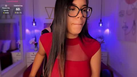 Snapshot of sophiaahill chatting on September 2025 09:31:02 PM Sophie Hill online show from September 2025 09:31:02 PM