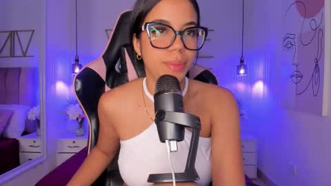 Snapshot of sophiaahill chatting on October 2025 08:41:02 PM Sophie Hill online show from October 2025 08:41:02 PM