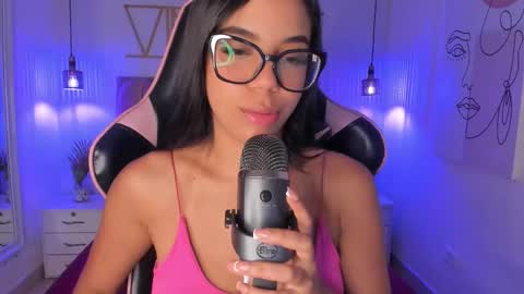 Snapshot of sophiaahill chatting on October 2025 07:49:01 PM Sophie Hill online show from October 2025 07:49:01 PM