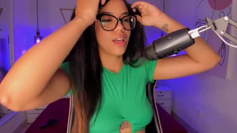 Snapshot of sophiaahill chatting on October 2025 08:09:02 PM Sophie Hill online show from October 2025 08:09:02 PM