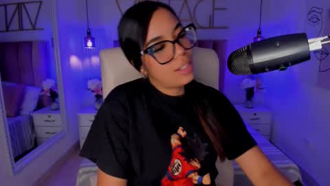 Snapshot of sophiaahill chatting on November 2025 07:59:02 PM Sophie Hill online show from November 2025 07:59:02 PM