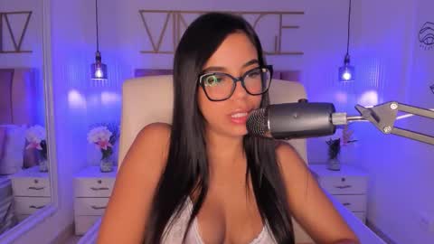 Snapshot of sophiaahill chatting on November 2025 07:47:01 PM Sophie Hill online show from November 2025 07:47:01 PM