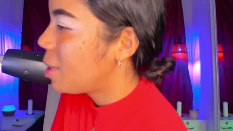 Snapshot of sophiaahill chatting on November 2025 09:36:01 PM Sophie Hill online show from November 2025 09:36:01 PM