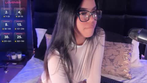 Snapshot of sophiaahill chatting on November 2025 08:40:01 PM Sophie Hill online show from November 2025 08:40:01 PM