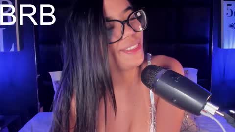 Snapshot of sophiaahill chatting on November 2025 04:46:02 AM Sophie Hill online show from November 2025 04:46:02 AM