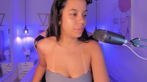 Snapshot of sophiaahill chatting on November 2025 08:22:01 PM Sophie Hill online show from November 2025 08:22:01 PM