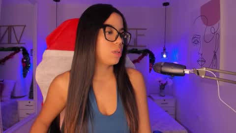 Snapshot of sophiaahill chatting on December 2025 08:48:02 PM Sophie Hill online show from December 2025 08:48:02 PM