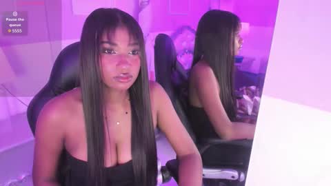 Sophie online show from November 2025 04:35:02 AM