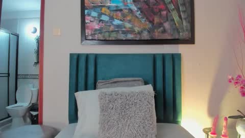 sophiacolliins online show from September 2025 01:00:01 PM