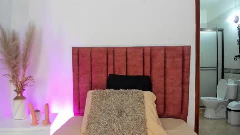 sophiacolliins online show from September 2025 12:06:01 PM