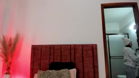 sophiacolliins online show from October 2025 12:15:01 PM