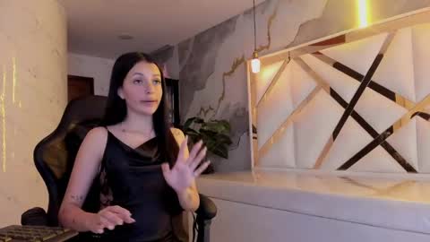 Snapshot of sophiadoll_tf chatting on May 2026 09:43:01 PM sophiadoll_tf online show from May 2026 09:43:01 PM