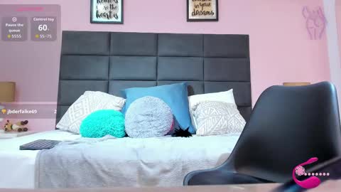 Sophia online show from October 2025 02:20:01 AM