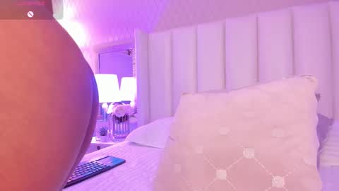 SophiaSmiths online show from November 2025 11:25:01 PM