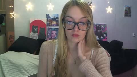 SophiaSonata online show from December 2025 09:32:02 PM