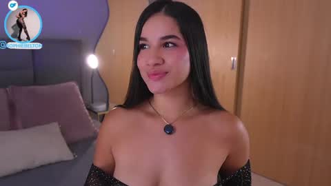 Snapshot of sophie_belton chatting on February 2026 07:04:02 PM sofia online show from February 2026 07:04:02 PM