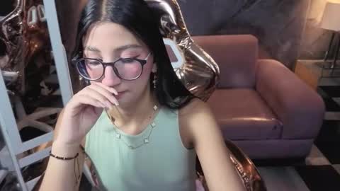 Snapshot of sophie_jones_b chatting on February 2026 12:44:02 PM sophie_jones_b online show from February 2026 12:44:02 PM