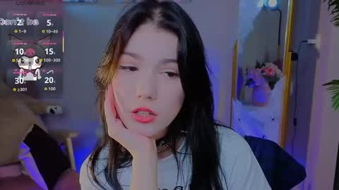 sophie_nomenal_ online show from October 2025 01:47:02 PM