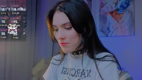 sophie_nomenal_ online show from November 2025 01:54:02 PM