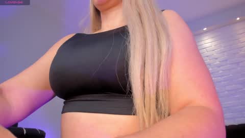 Snapshot of sophiebarnett_ chatting on January 2025 02:12:02 AM Sophie online show from January 2025 02:12:02 AM