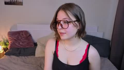 Snapshot of sophieblush chatting on May 2026 06:19:02 AM Sophia online show from May 2026 06:19:02 AM