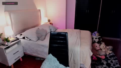    online show from January 2025 04:06:01 AM