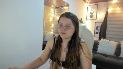 Sophie  online show from October 2025 01:11:02 PM