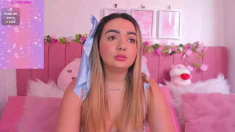 Snapshot of sophiee_rosee chatting on March 2026 06:33:01 PM sophiee rosee online show from March 2026 06:33:01 PM