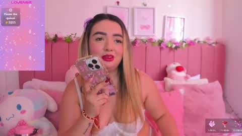 Snapshot of sophiee_rosee chatting on April 2026 04:51:01 PM sophiee rosee online show from April 2026 04:51:01 PM