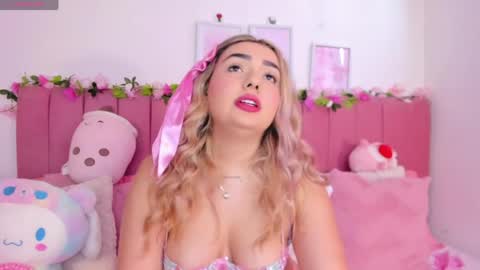 Snapshot of sophiee_rosee chatting on May 2026 05:51:01 PM sophiee rosee online show from May 2026 05:51:01 PM