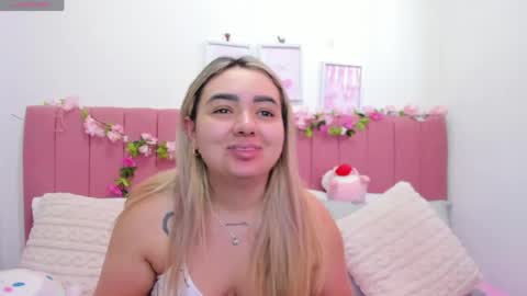 Snapshot of sophiee_rosee chatting on May 2026 08:25:02 PM sophiee rosee online show from May 2026 08:25:02 PM