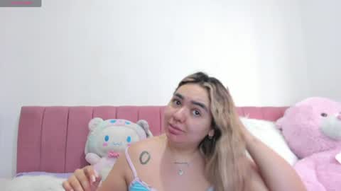 Snapshot of sophiee_rosee chatting on June 2026 09:20:01 PM sophiee rosee online show from June 2026 09:20:01 PM