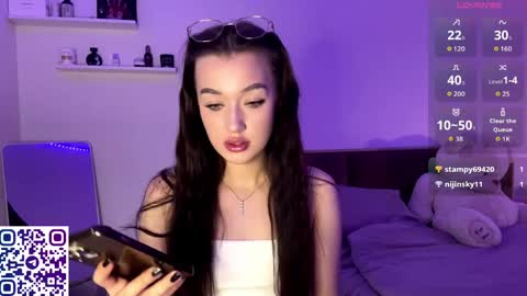 Snapshot of sophielainee chatting on May 2026 05:20:02 PM citygirl my face is 10 my body tea everything on me natural im petiteee online show from May 2026 05:20:02 PM