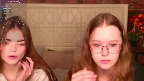 Sophie and my bestie Mandy    online show from November 2025 01:11:02 PM