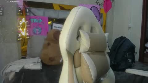   Sophie  online show from November 2025 08:08:02 PM