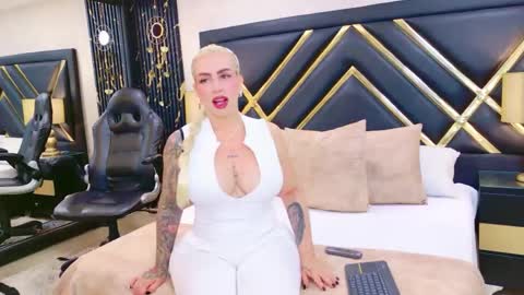 Snapshot of sophiewinslow chatting on May 2026 12:10:01 PM SophieWinslow online show from May 2026 12:10:01 PM
