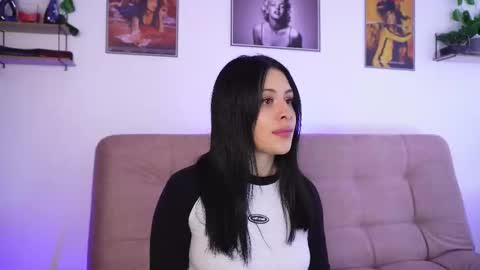 Sophiie online show from November 2025 11:43:02 AM