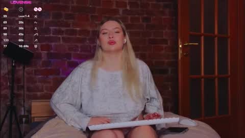 soulmeinme online show from October 2025 08:11:02 PM