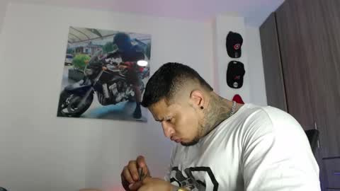 Snapshot of soy_apolo chatting on October 2025 03:04:01 AM soy_apolo online show from October 2025 03:04:01 AM