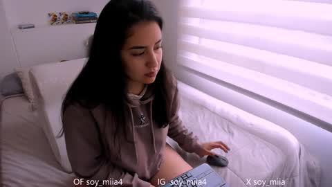 Snapshot of soy_miia chatting on December 2024 09:16:01 PM MIA online show from December 2024 09:16:01 PM