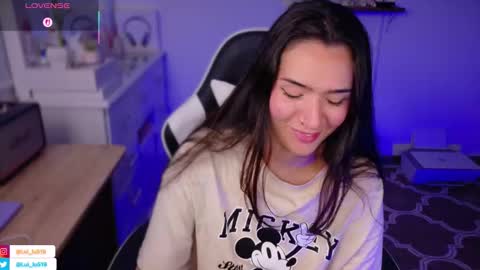 Luisa    online show from December 2025 08:57:02 PM